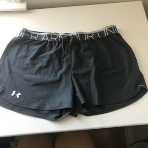 Under armour loose fit grey shorts